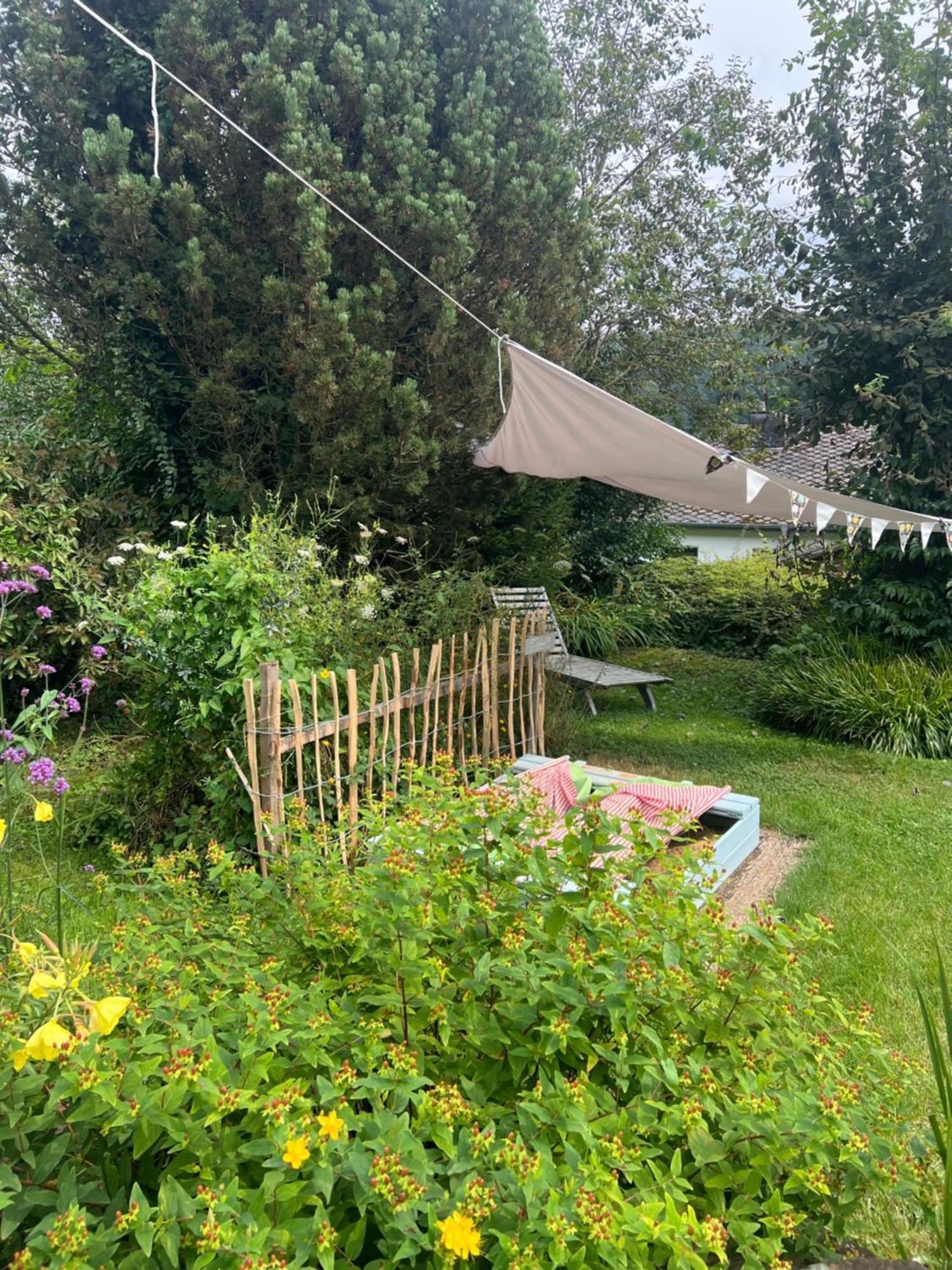 Moderne Familienfreundliche Wohnung Am Waldrand Von Pruem Mit Terrasse Esterno foto